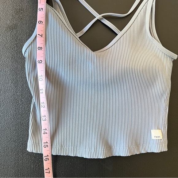 Vuori Ribbed Cropped V Neck Strappy Tank Top Built in Shelf Bra Gray Blue Size S - Picture 8 of 8
